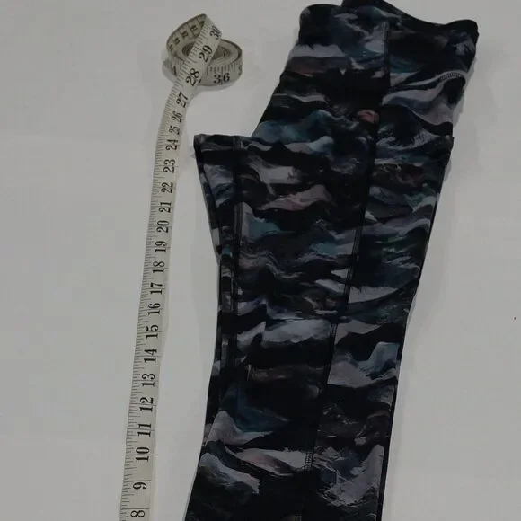 Lululemon Legging Size 4 With Pockets. - Picture 8 of 10